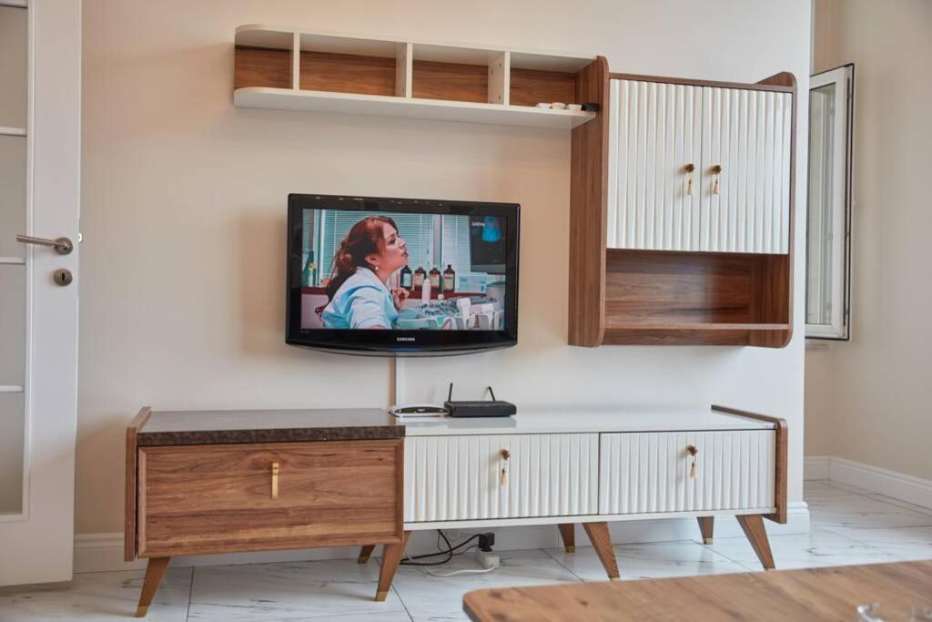 Taksim Square Apartment, Great View, Luxury Istanboel Buitenkant foto