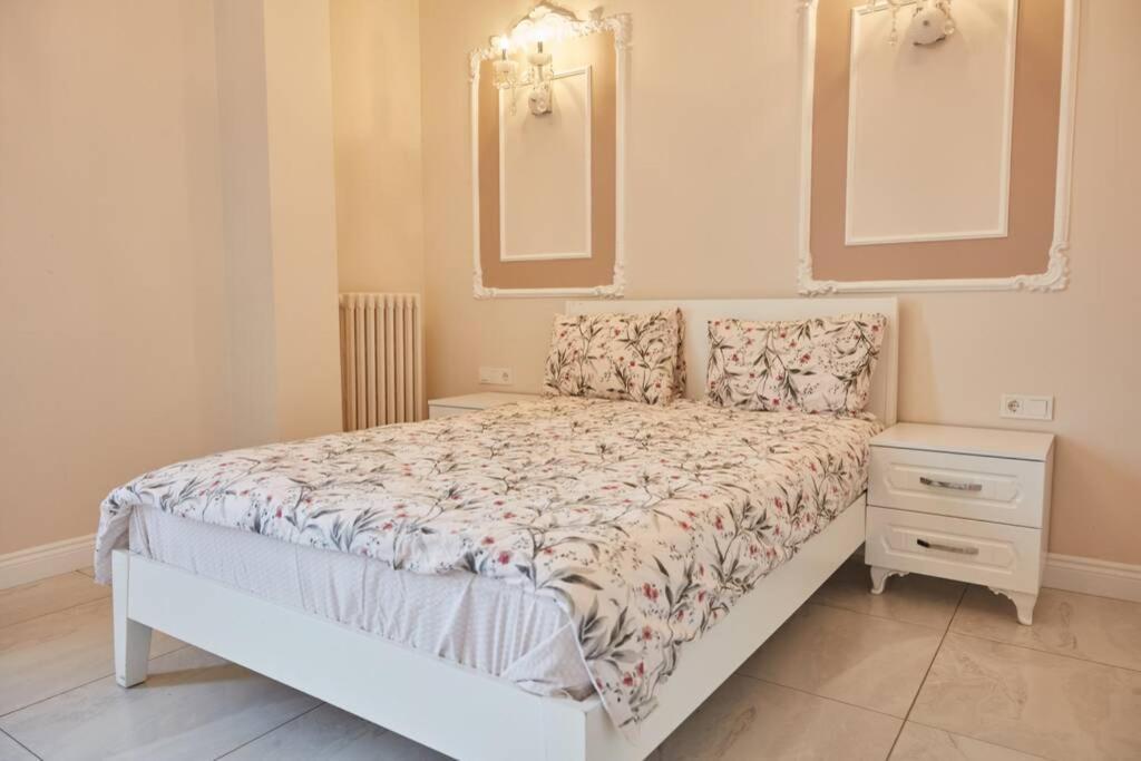 Taksim Square Apartment, Great View, Luxury Istanboel Buitenkant foto