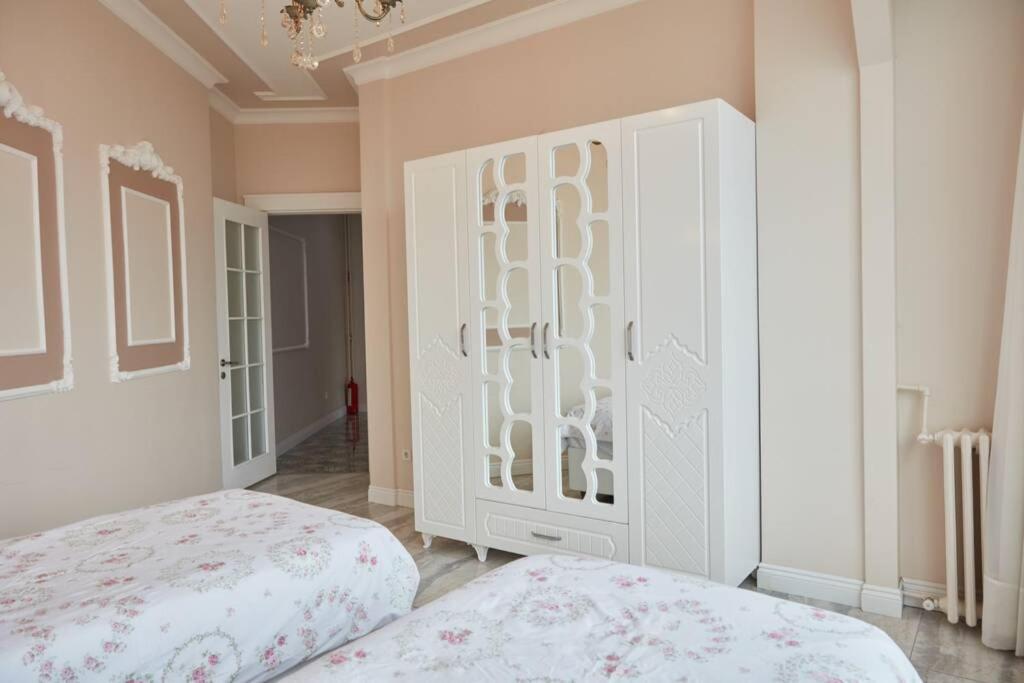 Taksim Square Apartment, Great View, Luxury Istanboel Buitenkant foto