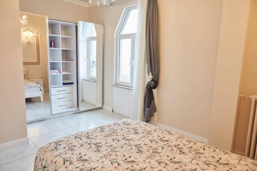 Taksim Square Apartment, Great View, Luxury Istanboel Buitenkant foto