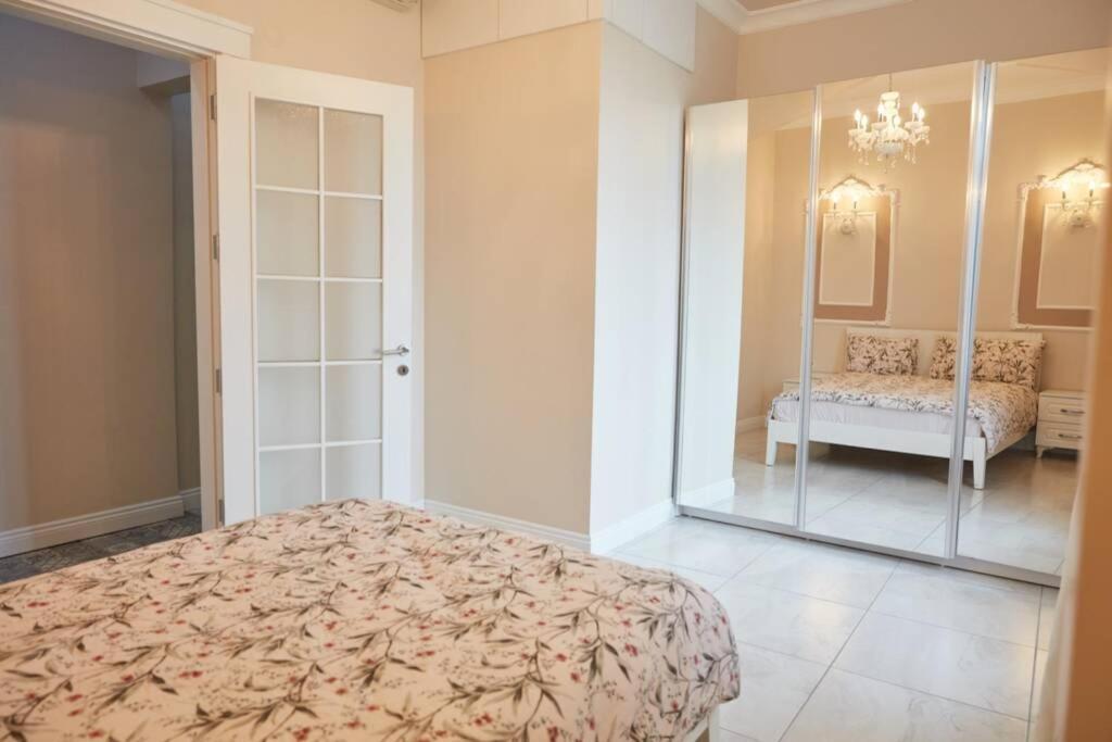 Taksim Square Apartment, Great View, Luxury Istanboel Buitenkant foto