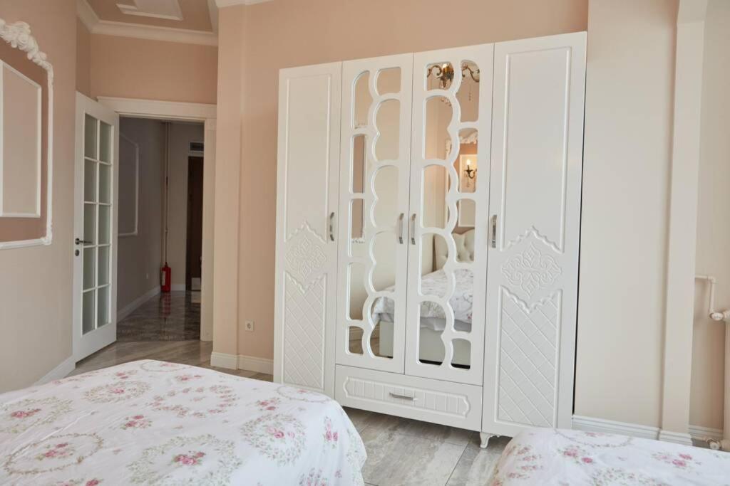 Taksim Square Apartment, Great View, Luxury Istanboel Buitenkant foto