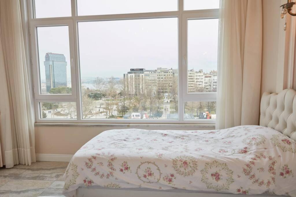 Taksim Square Apartment, Great View, Luxury Istanboel Buitenkant foto