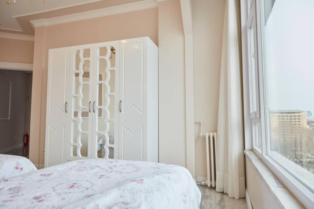 Taksim Square Apartment, Great View, Luxury Istanboel Buitenkant foto
