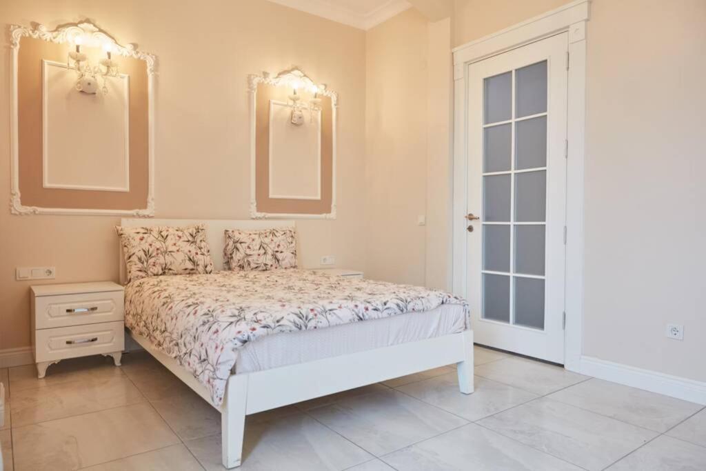 Taksim Square Apartment, Great View, Luxury Istanboel Buitenkant foto