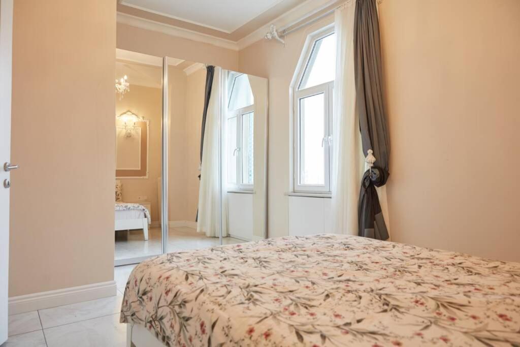 Taksim Square Apartment, Great View, Luxury Istanboel Buitenkant foto